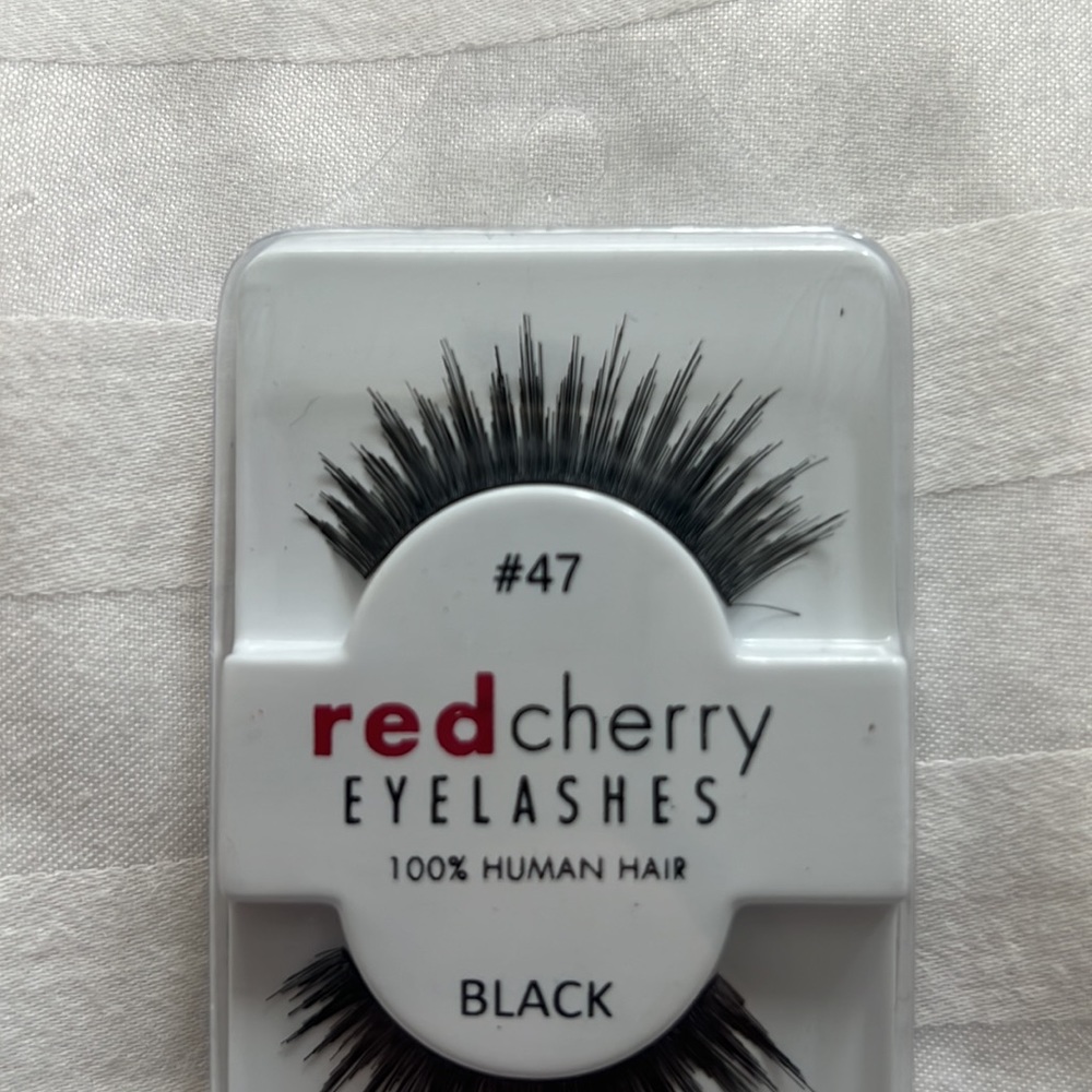 Lashes - Picture 2 of 3